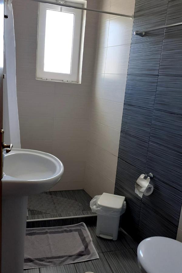 Nikolaki Rooms Pórto Ráfti Exteriör bild