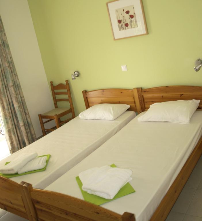 Nikolaki Rooms Pórto Ráfti Exteriör bild